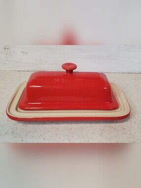 Le Creuset Cerise Red Stoneware Covered Butter Dish Heritage 7.5" x 4.5"